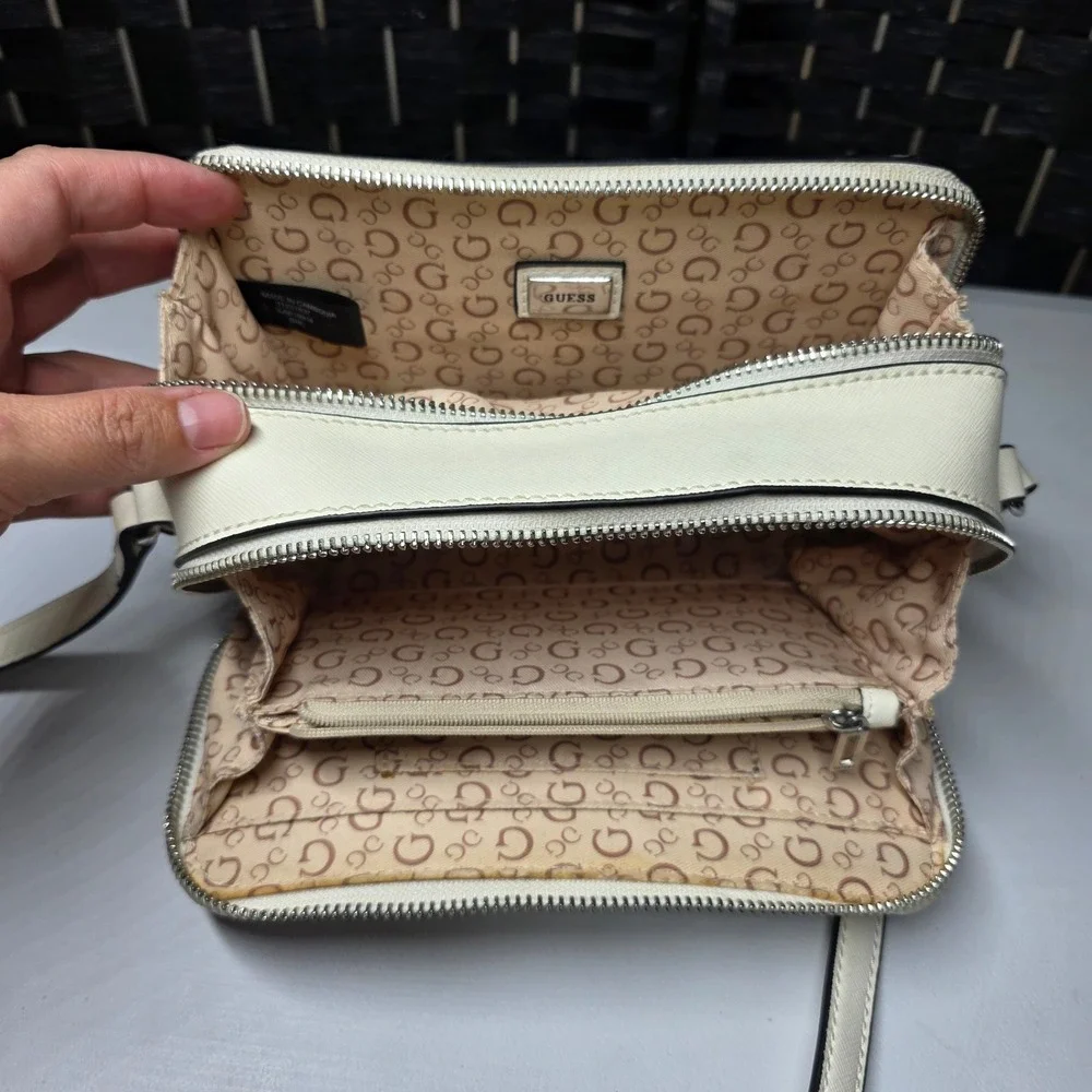 GUESS Logo Crossbody Bag White Multi Color Monogram G AA819914 Small Purse Y2K